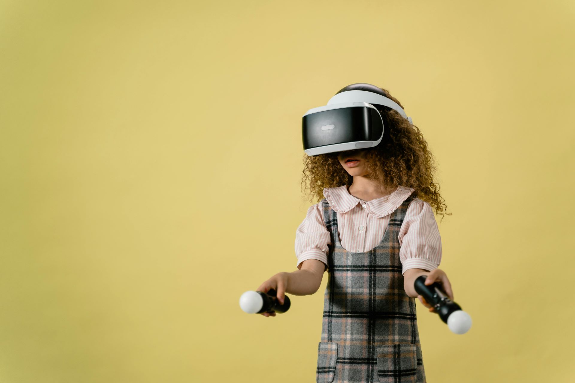 Virtual Parenting Raising Kids In Vr Spaces Opportunities And Dangers